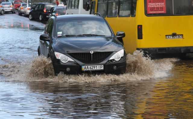 Как получить компенсацию за «утонувший» из-за ливня автомобиль