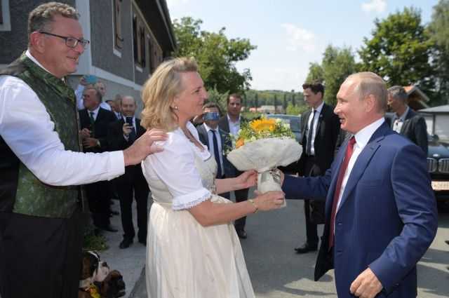 Партию основали офицеры СС: к кому ездил на свадьбу Путин