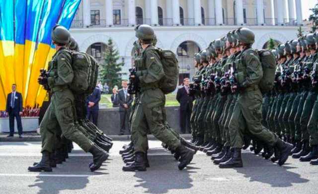В сети появилось зрелищное видео репетиции военного парада ко Дню Независимости в Киеве