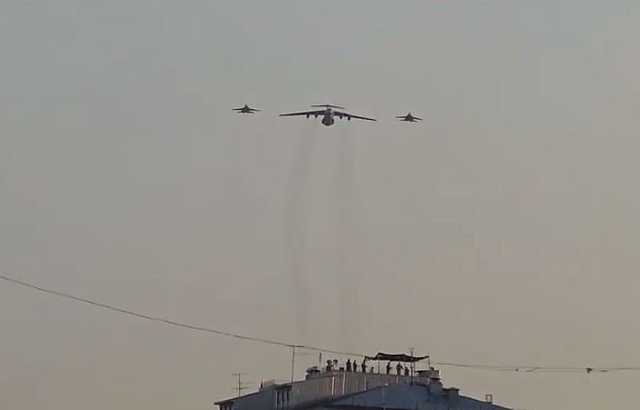 Над Киевом пронеслась боевая авиация — репетировали парад