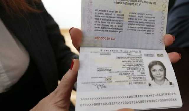 Очереди не пропали: озвучены главные проблемы оформления "биометрики" в Украине