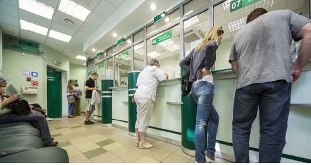 Украинские банки перестанут впустую гонять людей в отделения и блокировать карты