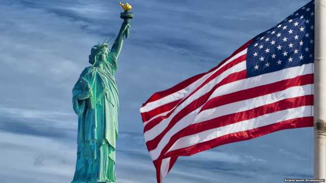 Появилось видео, как в США протестующие снесли памятник конфедератам за спасение белой расы