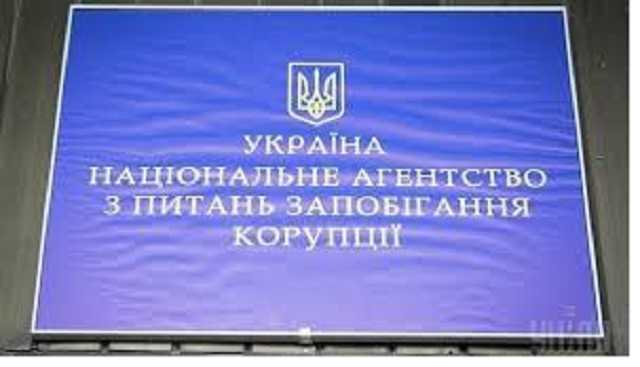 Крупный полицейский чин "забыл" указать в декларации $105 тысяч "налички" - НАПК