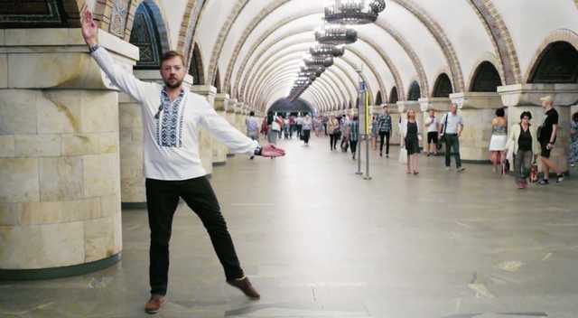 Британские дипломаты поздравили украинцев с Днем Независимости оригинальным танцем