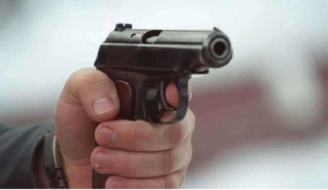 Стрельба в центре Москвы: появилось видео, как напавший обстрелял полицейских