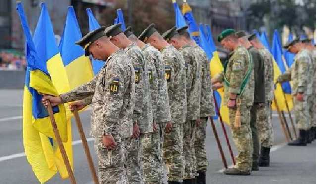 Сподіваюсь, парад почнеться з оголошення президентом хвилини мовчання за загиблими воїнами, – Бутусов