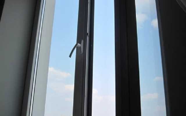 В Днепре мужчина выпрыгнул из окна в свой день рождения