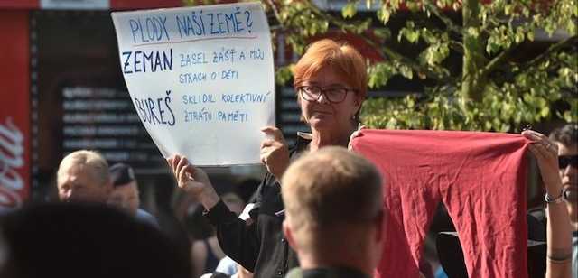 «Пророссийский тролль»: Чехи освистали президента Земана