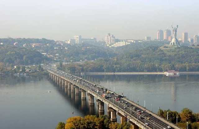 4 миллиона - на смотрины: У Кличко признали, что мост Патона стал небезопасен