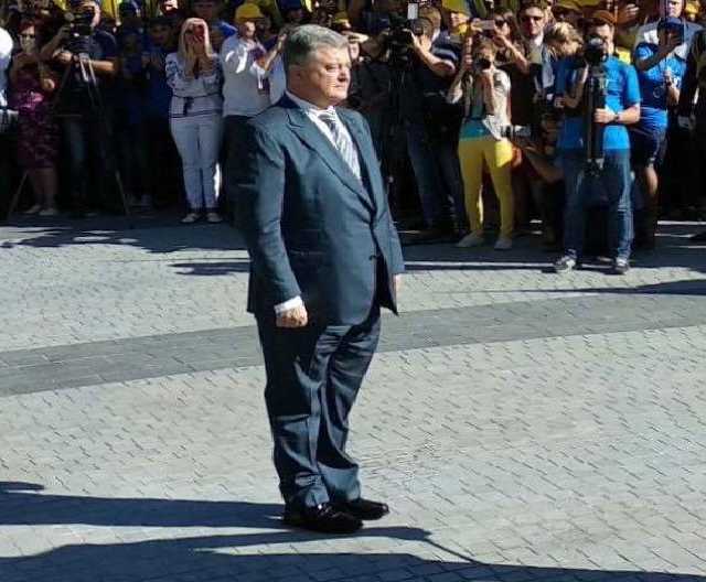 «Копить, копить, копить!»: новое фото Порошенко рассмешило сеть