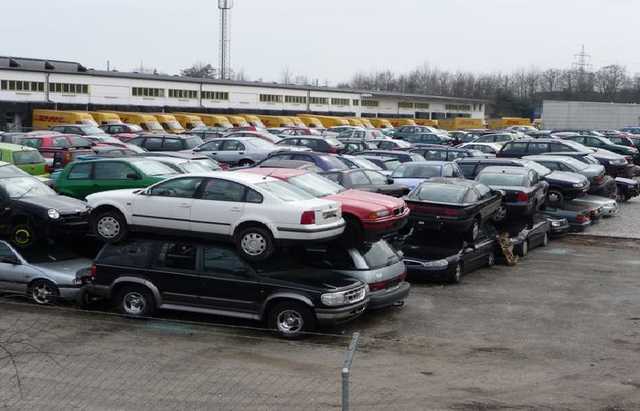 В Германии выбрасывают почти новые авто, чтобы получить €7 тысяч