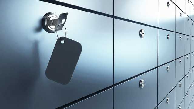 Просвечивание покупок, переводов и денег заробитчан. Чем грозит украинцам тотальный банковский контроль, на который уже "подписались" власти