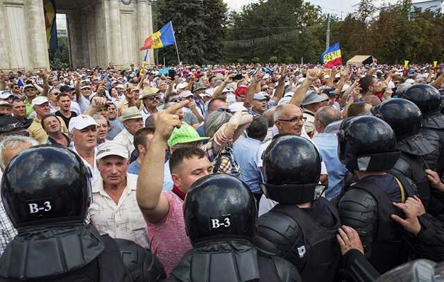 В Кишиневе силой разогнали антиправительственную акцию протеста