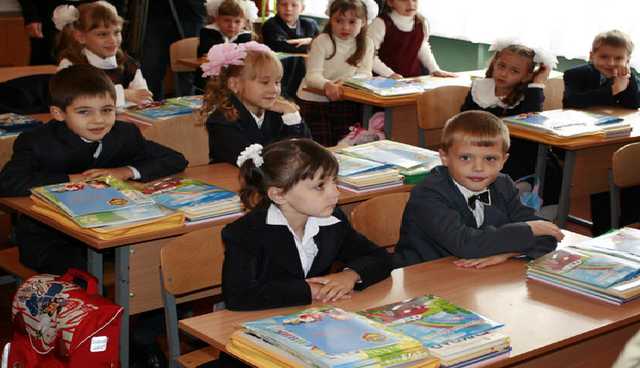 Минобразования отменило табели для первоклассников: стало известно чем их заменят