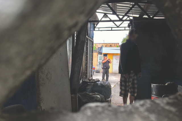 В Киеве на Святошино парень повесился на ремне