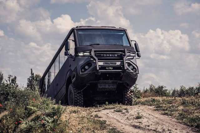 Украинская армия получила эвакуационные автобусы для бездорожья