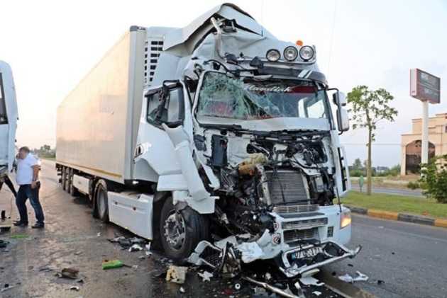 В Турции в водный канал упал автобус с российскими туристами