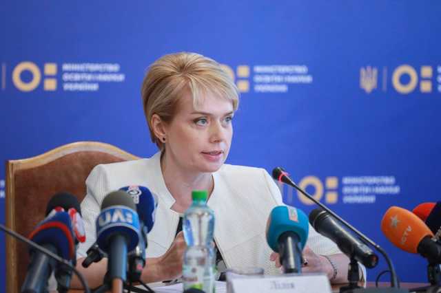 Всех сотрудников Института из-за срыва сроков печати учебников уволят