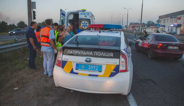 Вблизи Днепра ВАЗ насмерть сбил на переходе девочку и поехал домой