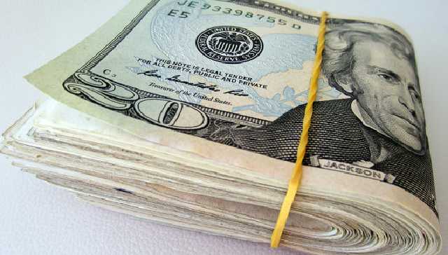 Межбанк закрылся долларом по 28,24