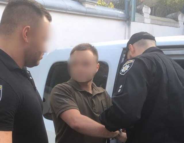 В Киевском СИЗО поймали инспектора на снабжении заключенных наркотиками