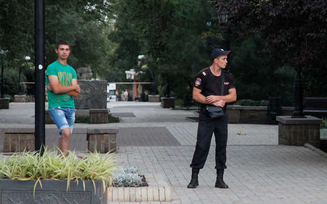 В "ДНР" бюджетников с семьями заставляют идти на похороны Захарченко