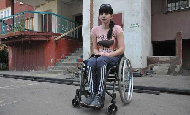 В Харькове возле дома паралимпийской спортсменки установили пандус