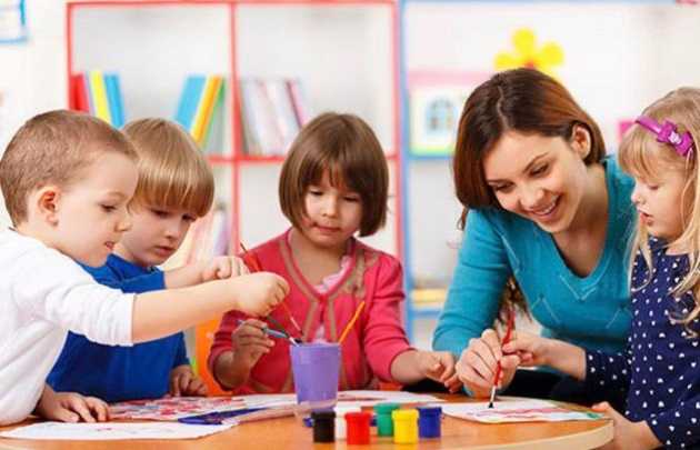 Без парт и учебников: реформа образования споткнулась о местные власти