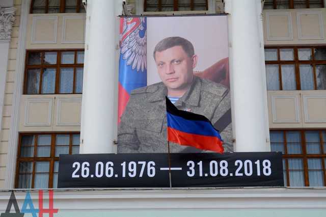 Закрытый гроб и живой Тимофеев: как прощаются с боевиком Захарченко