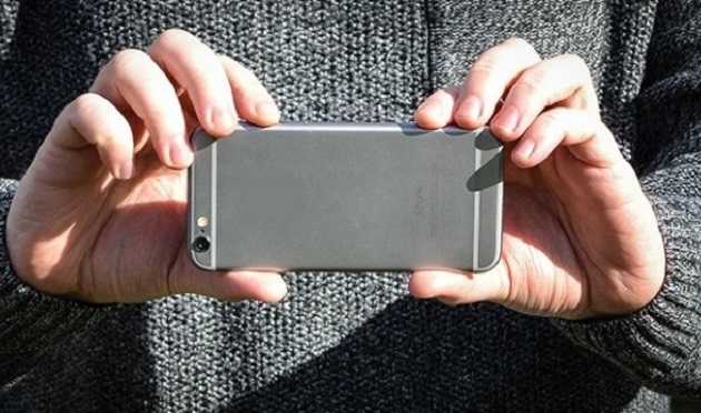 В Киеве женщина выпала с третьего этажа, делая селфи