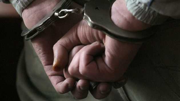 В Киеве вор обокрал кабинет стоматологии: деньги унес в носках