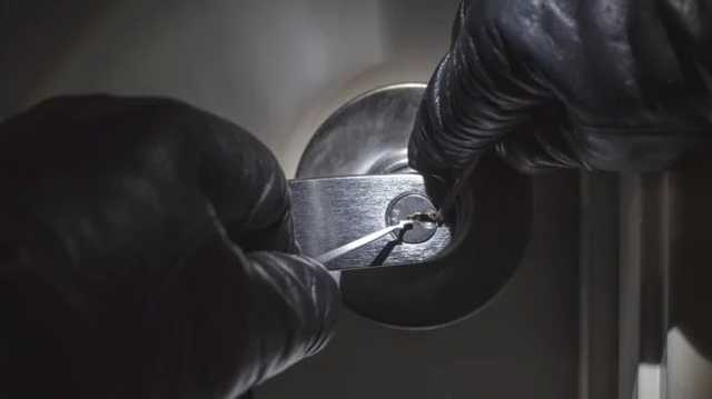 В Киеве мужчина обокрал около 20 учебных заведений