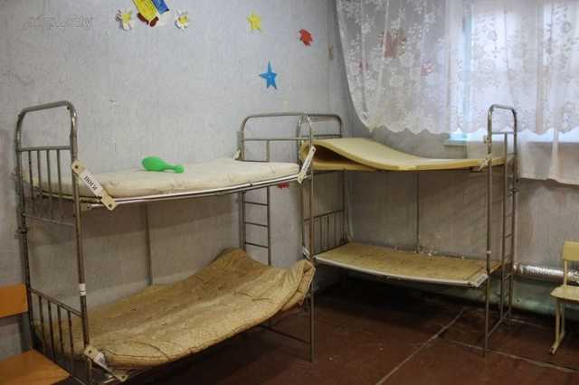 Родители в ужасе: в Мариуполе школьников упекли в подвал