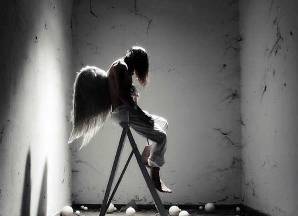 "Синий кит" вернулся: Украину накрыла волна суицидов