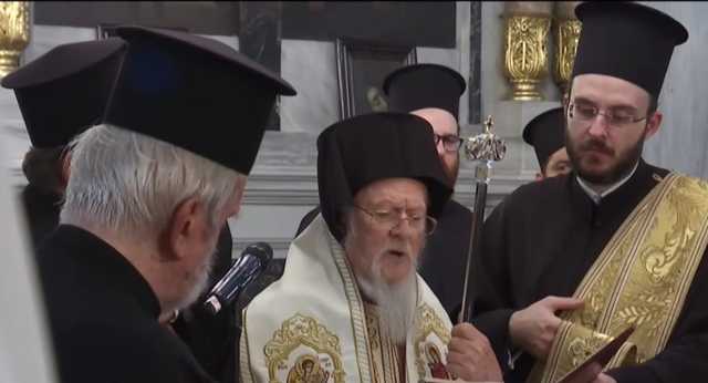 СМИ: С патриарха Филарета могут снять анафему