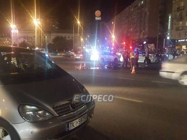 В Киеве водитель Mercedes на евробляхах сбил байкера