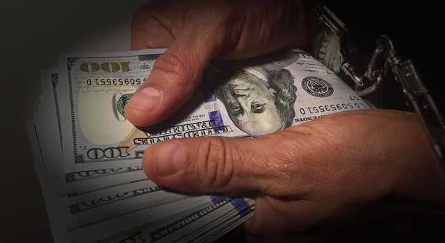 Коррупция в миграционной службе: почему взяточников почти не наказывают