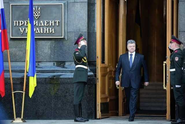 Порошенко позвал фракцию БПП на встречу в ресторан
