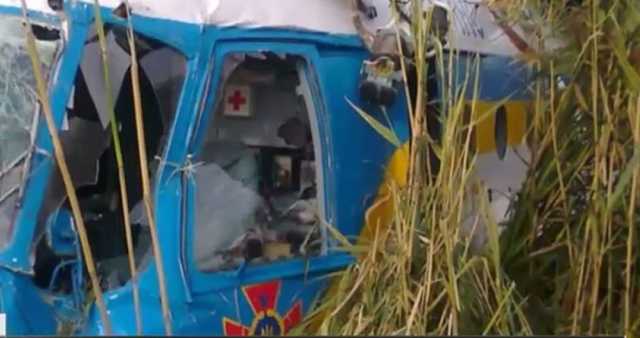 На Харьковщине во время тушения пожара упал вертолет спасателей