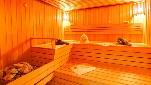 В Киеве из горящей сауны спасли 8 человек