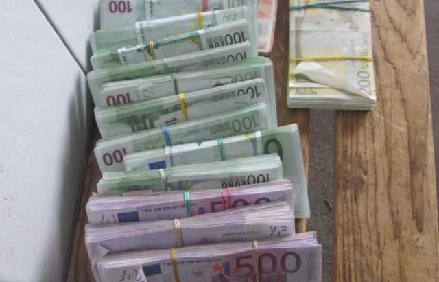 Угорські митники затримали українця, який віз 300 тисяч євро