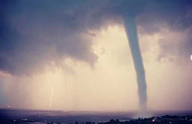 Скоро будут камни: на Крым обрушился новый смерч