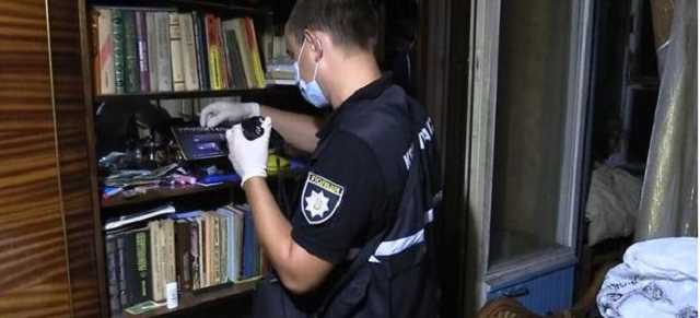 Жуткое убийство в Киеве: парень выстрелил мужчине в голову и добил молотком