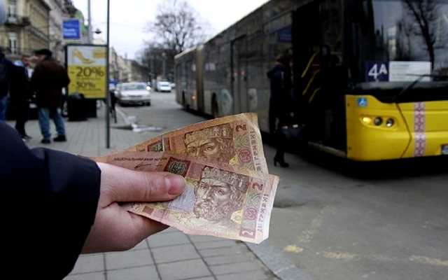 В Запорожье водитель маршрутки выгонял детей из салона