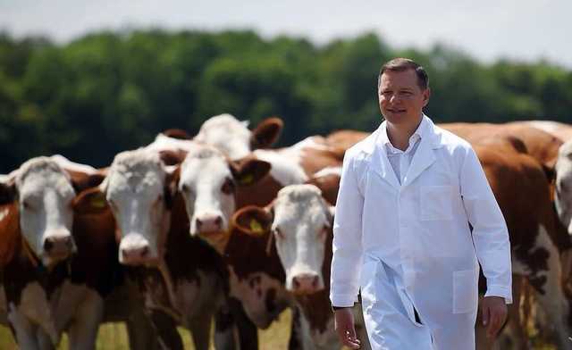 Жена Ляшко засветилась в платье за 108 тысяч