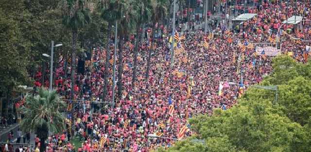 Миллион каталонцев вышли на акцию протеста в Барселоне