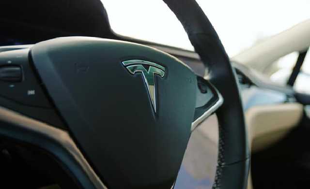 Студенты взломали защиту Tesla за 2 секунды