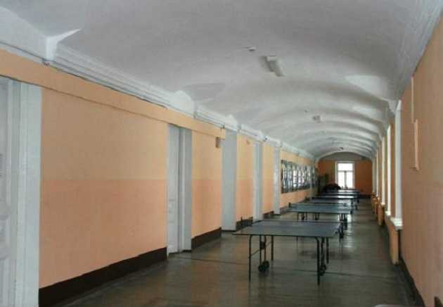 В коридоре гимназии во Львовской области нашли мертвым охранника