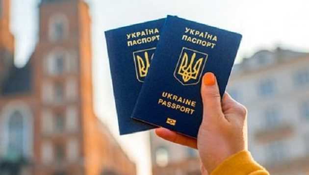 Куда украинцы могут полететь без визы: список стран